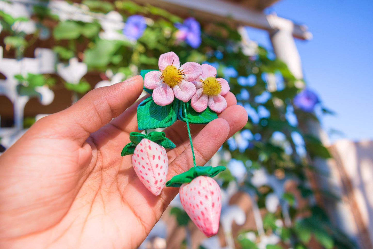 [Pack of 10] Whimsy Clip of the Strawberry Court (Unscented hair clip)