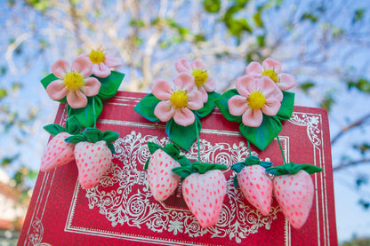 [Pack of 10] Whimsy Clip of the Strawberry Court (Unscented hair clip)